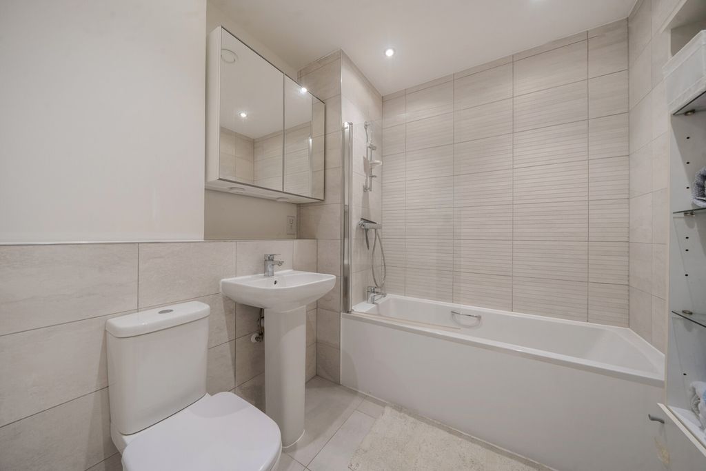 Property photo 3 of 17 1440317-9-69d7d2E...