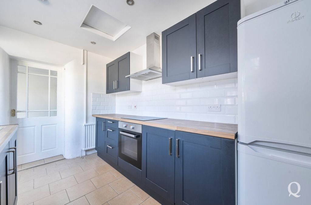 Property photo 2 of 25 899Ef4Fd-186E-4cc...