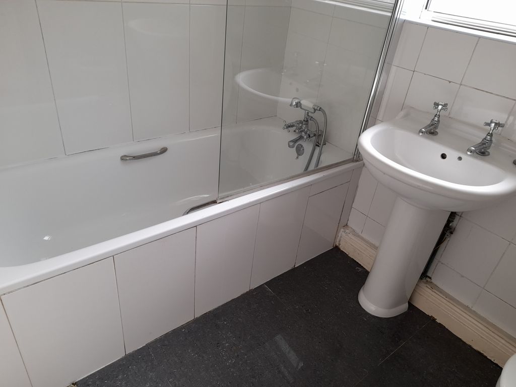 Property photo 2 of 13 Bathroom