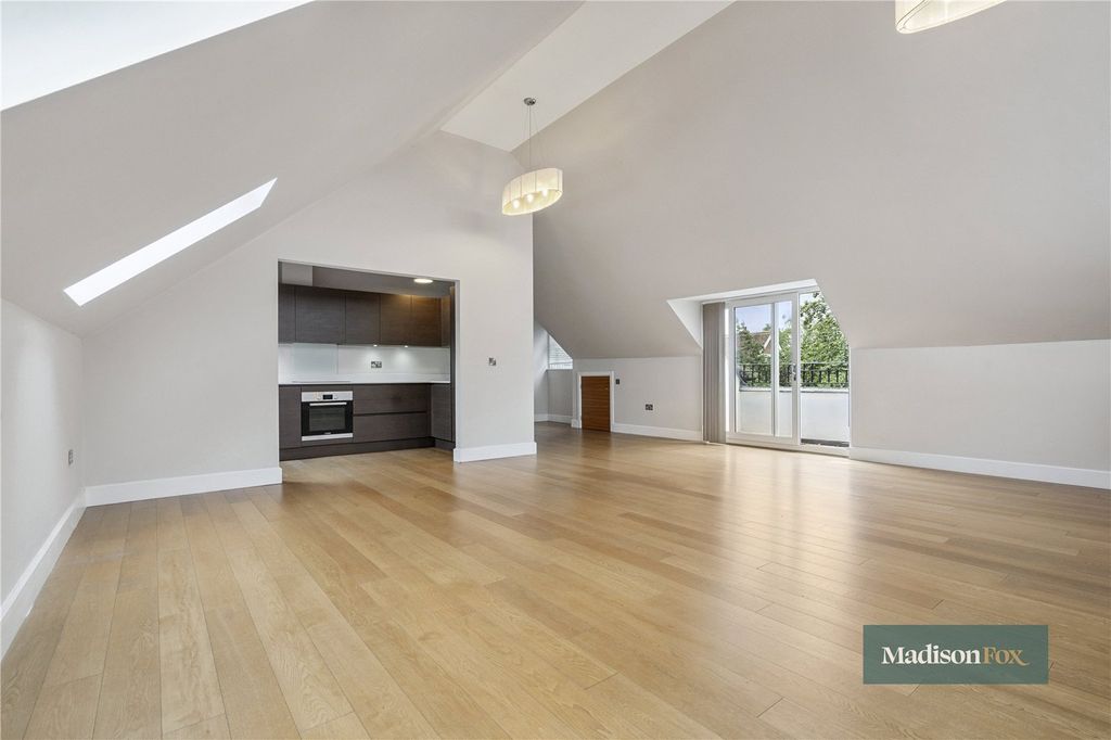 Property photo 2 of 21 Picture No. 17