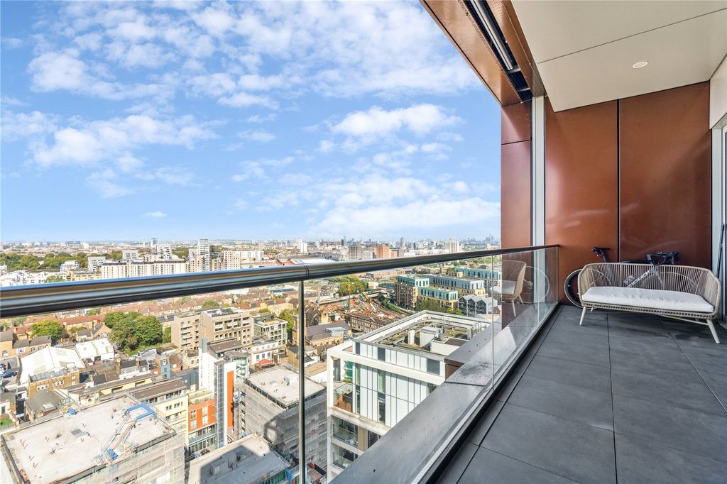 Property photo 2 of 10 Balcony