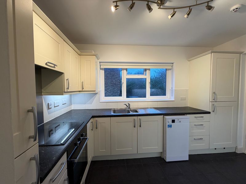 Property photo 1 of 8 Photo 3