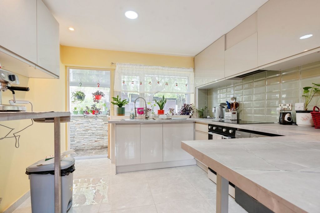 Property photo 3 of 16 Pbox-Img.Jpg