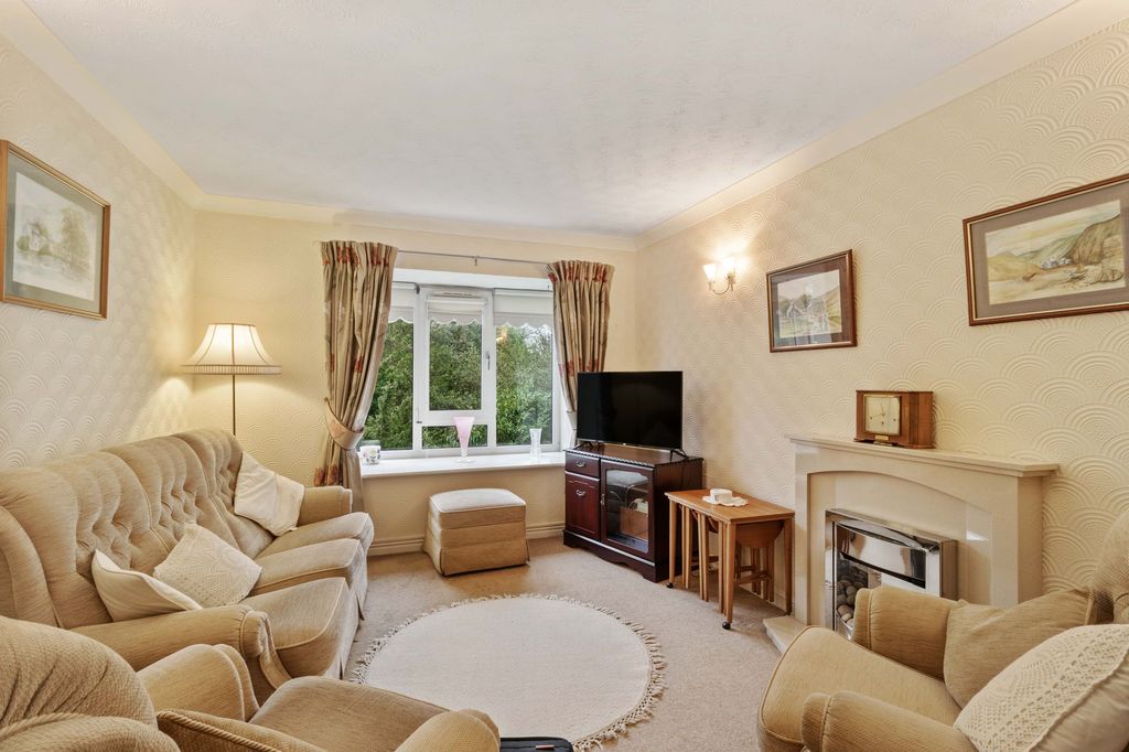 Property photo 2 of 18