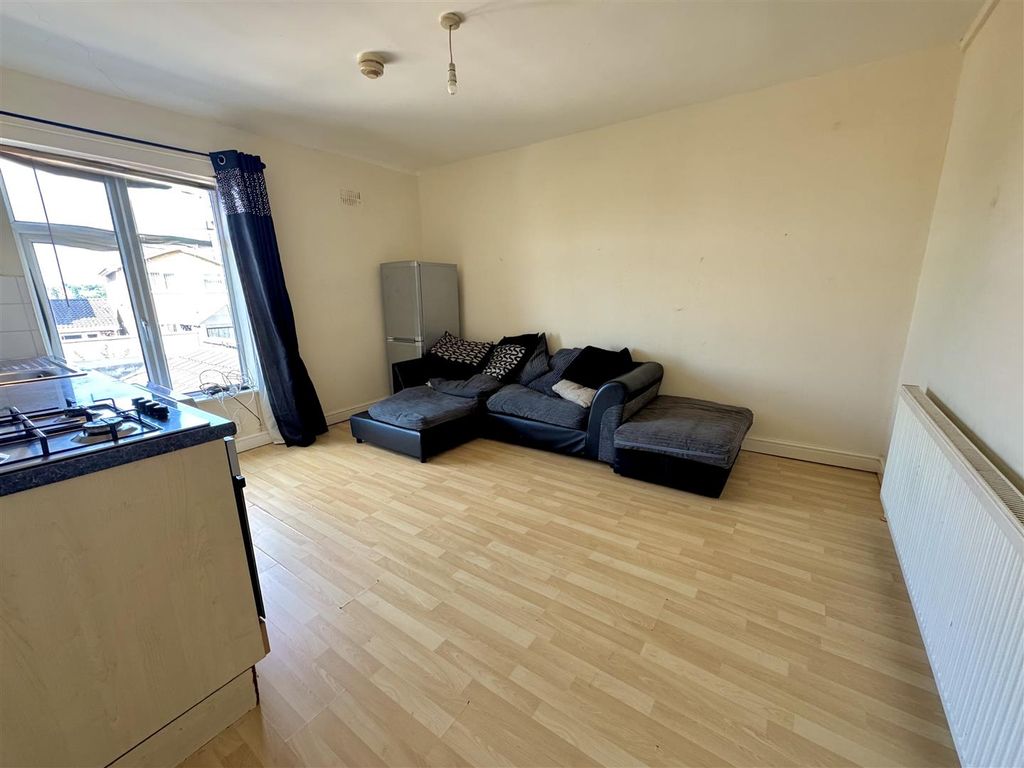 Property photo 3 of 7 Tempimagejjfwzb.Jpg