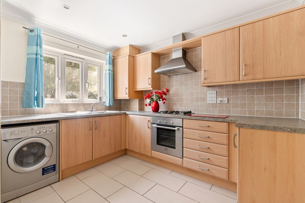 Property photo 2 of 15 Image00003