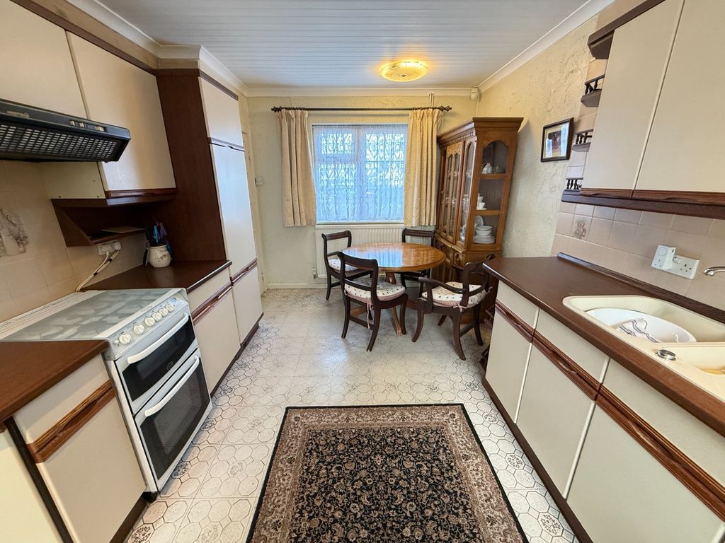 Property photo 3 of 16 5005103