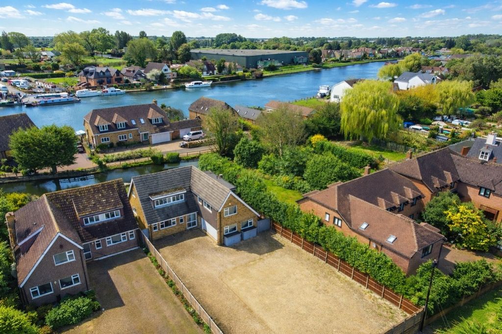 Property photo 1 of 11 Drone