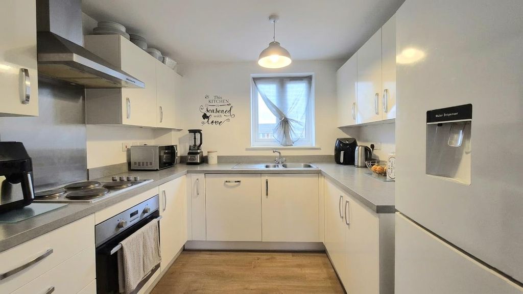 Property photo 2 of 11 Kitchen