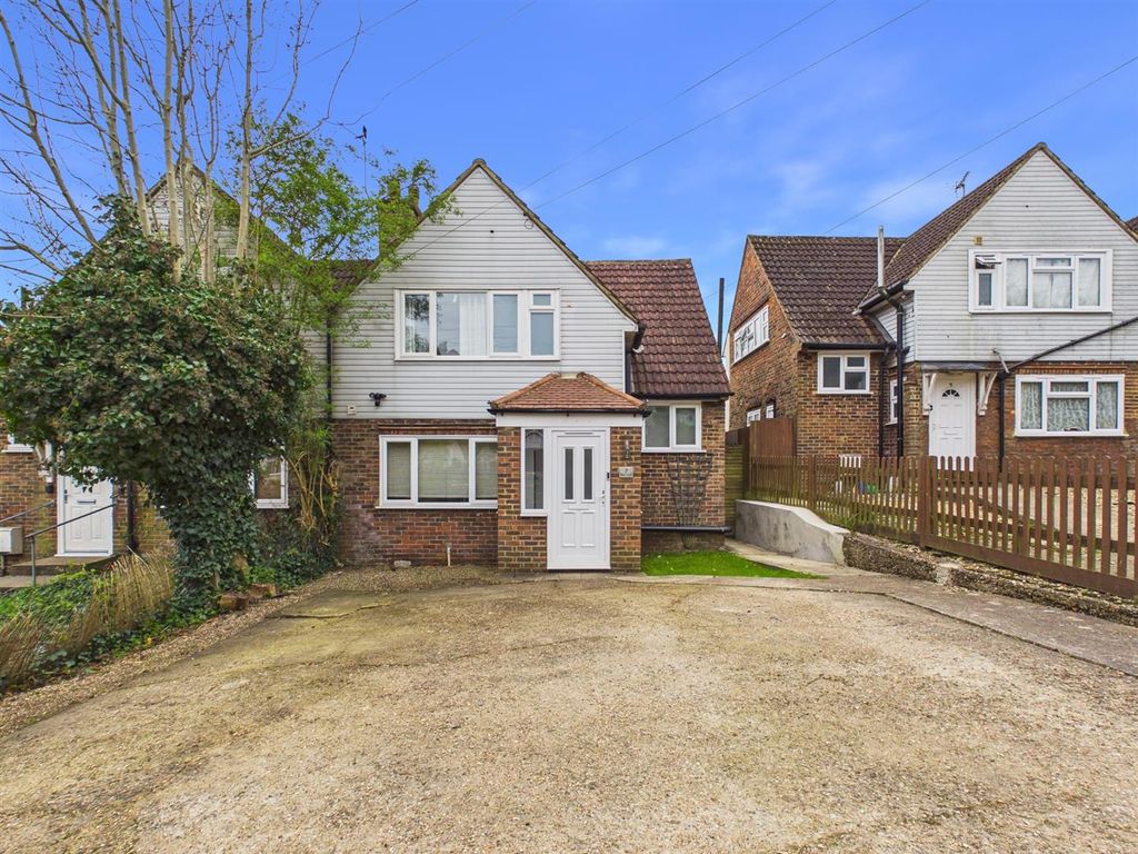 Property photo 1 of 25 Cam02885G0-Pr0601-Still027.Jpg