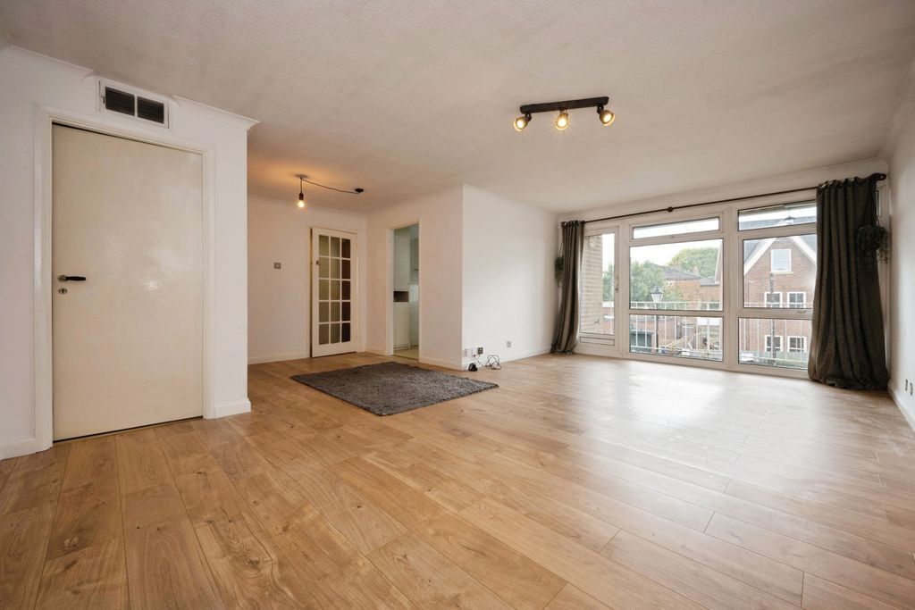 Property photo 2 of 19 Pbox-Img.Jpg