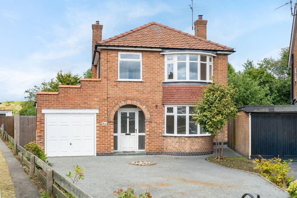 Property photo 1 of 18 External
