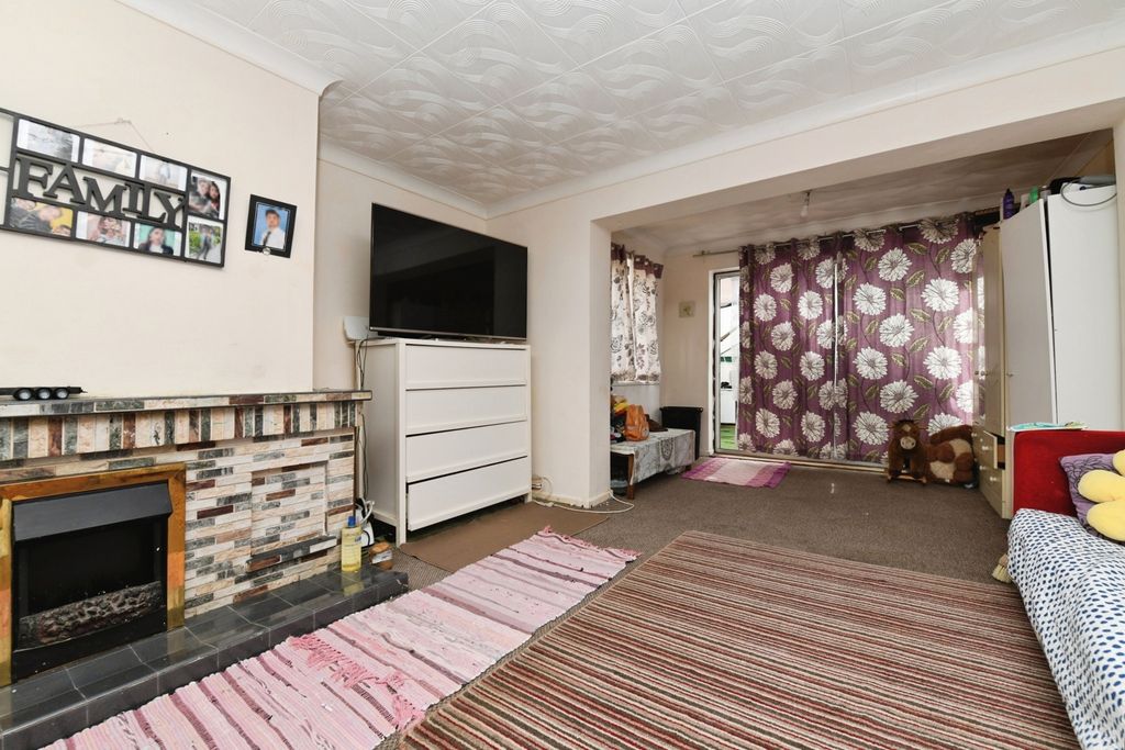 Property photo 3 of 16 Pbox-Img.Jpg