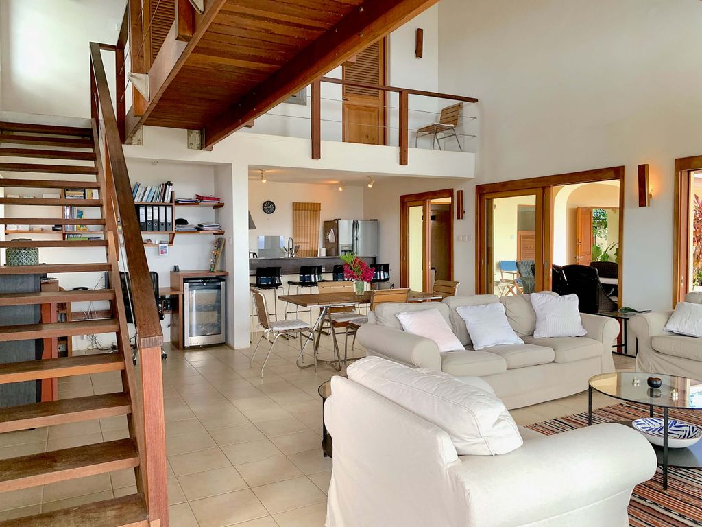 Property photo 3 of 18