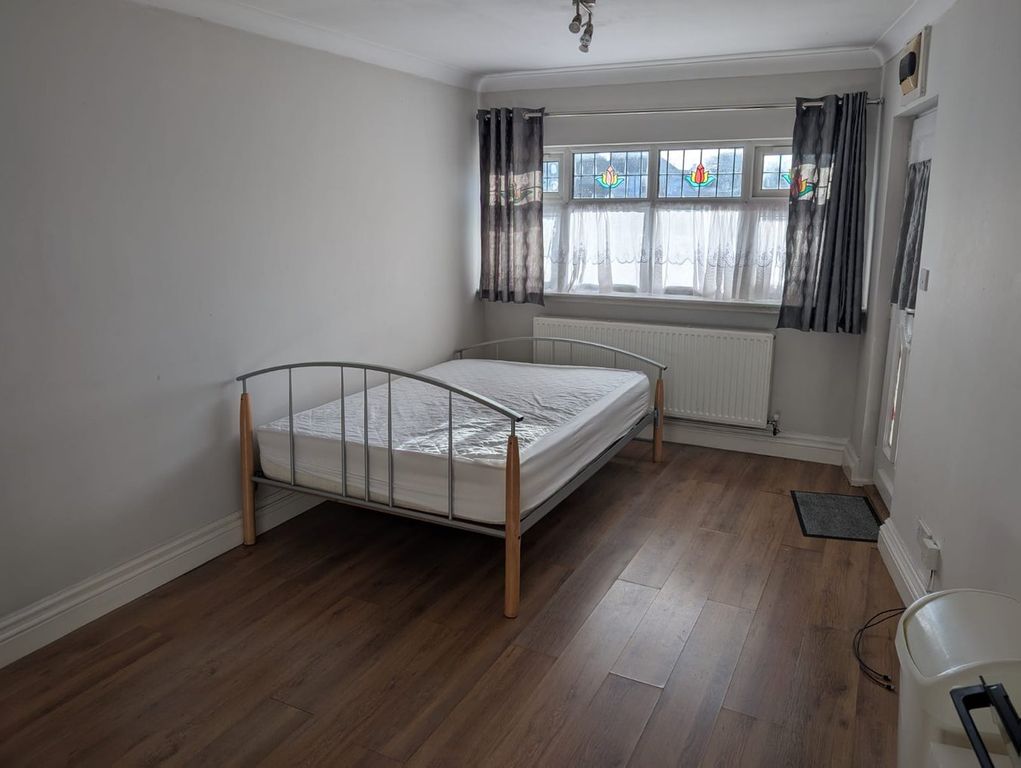 Property photo 2 of 4 Studio Flat
