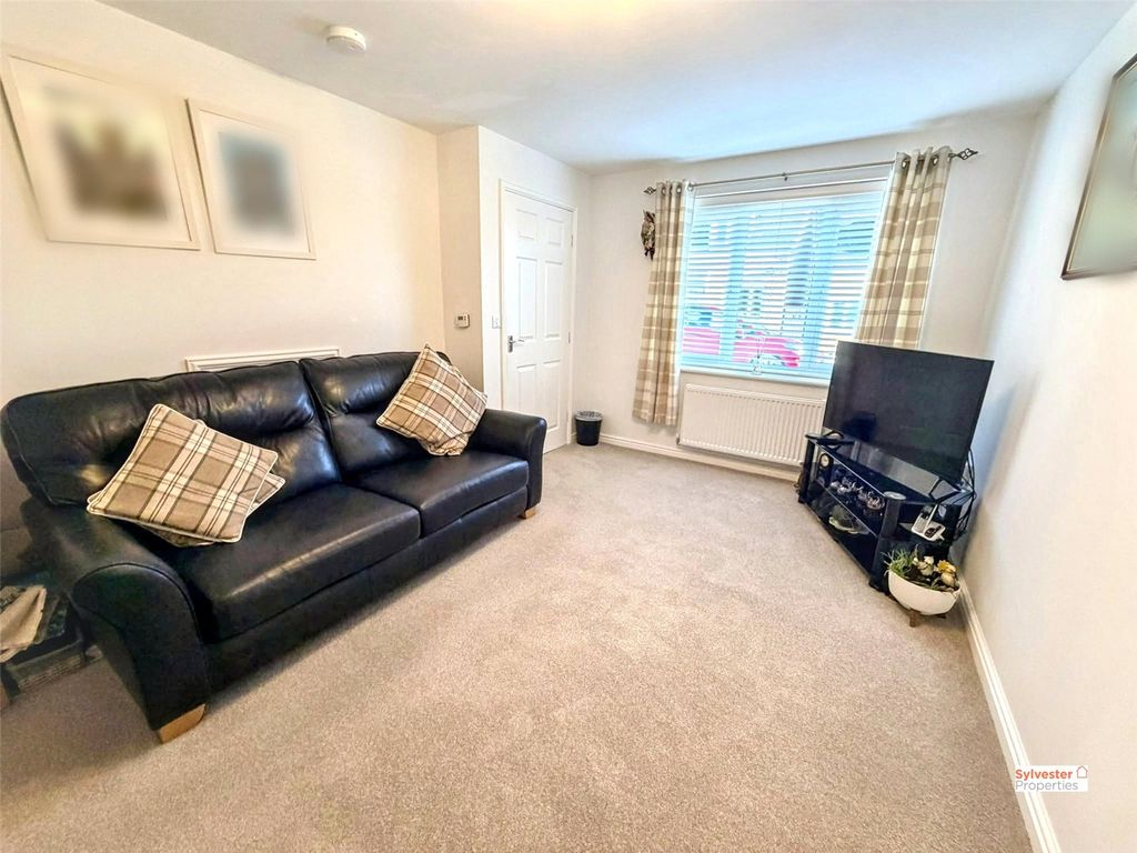 Property photo 2 of 18 Picture No. 25