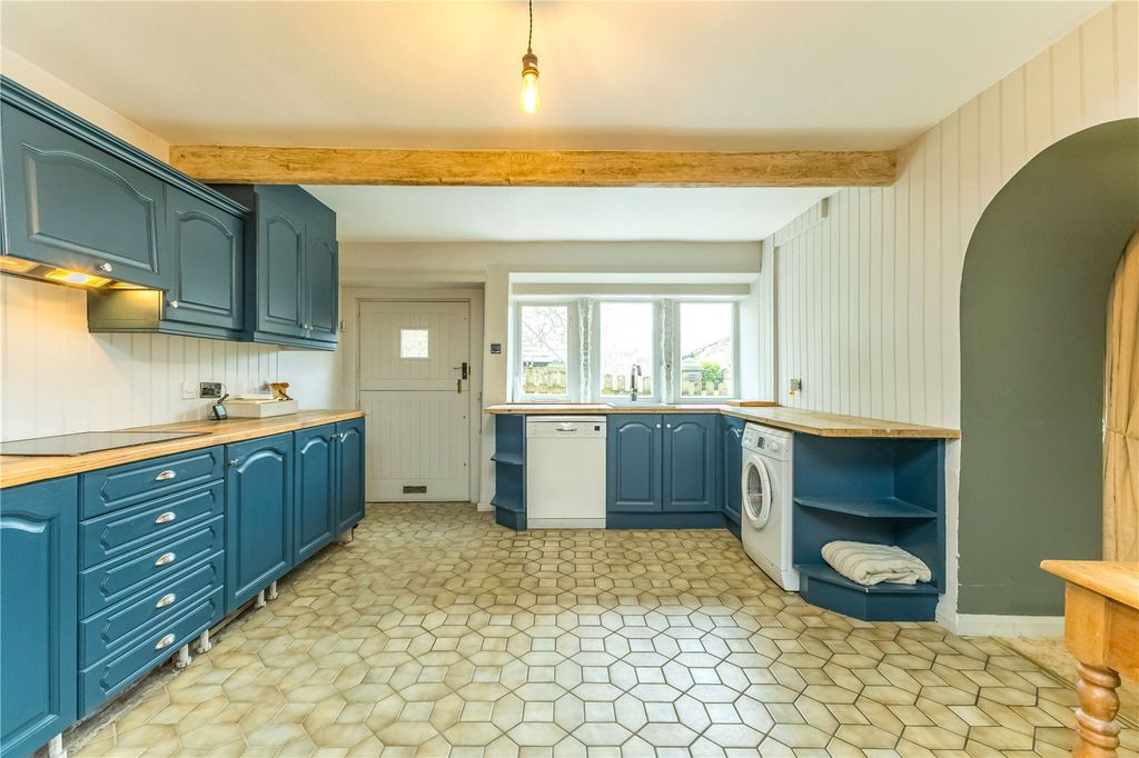 Property photo 2 of 26 Dining Kitchen