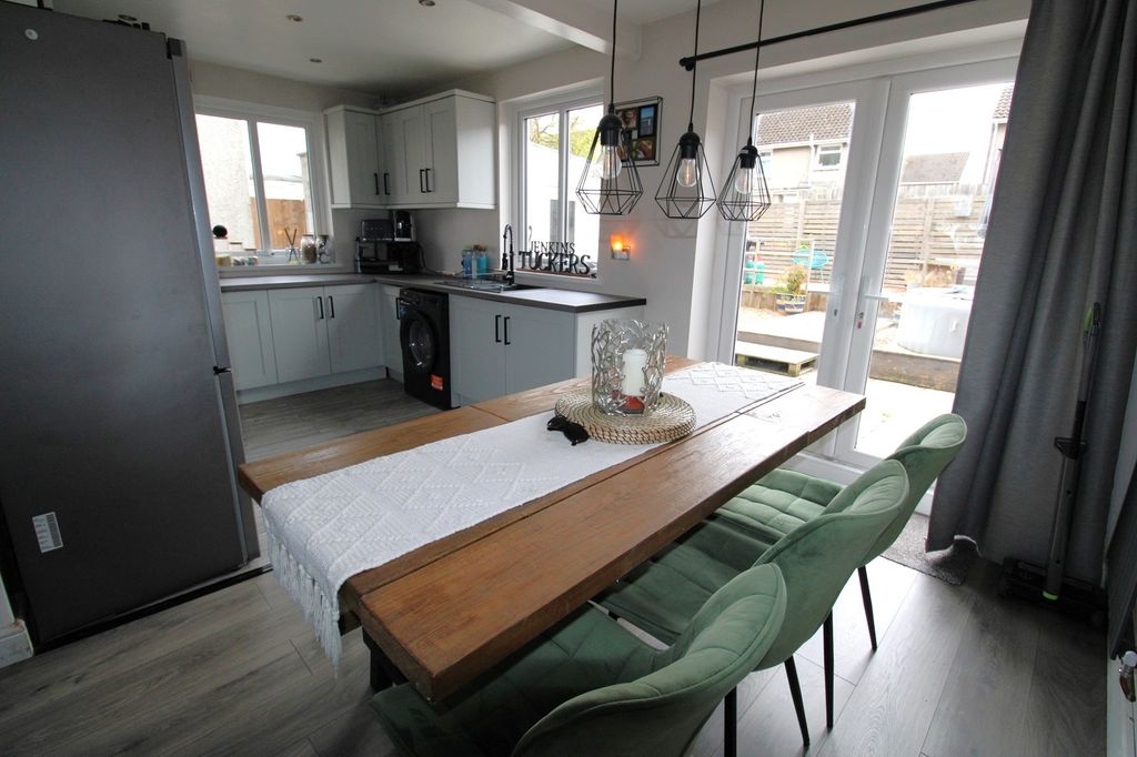 Property photo 2 of 18 Dining Area