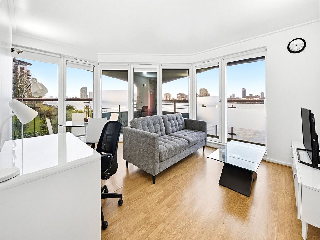 Property photo 1 of 18 Seacon Tower