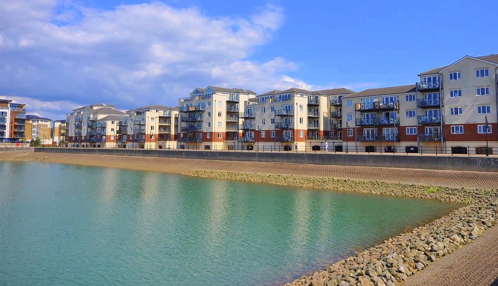 Property photo 1 of 19 102 Macq.Jpg