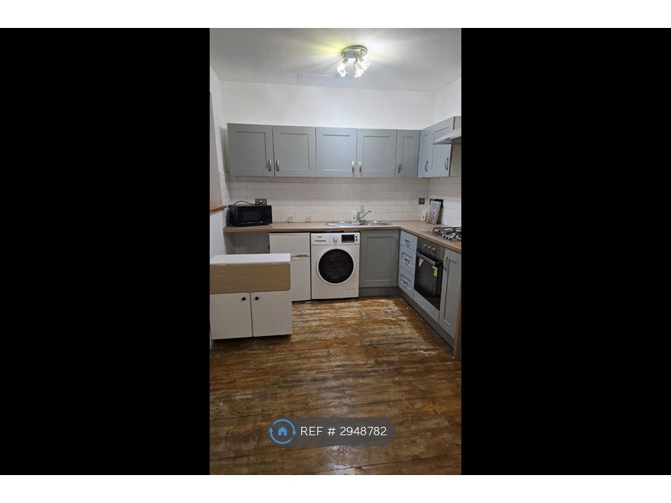 Property photo 3 of 15 Kitchen 2
