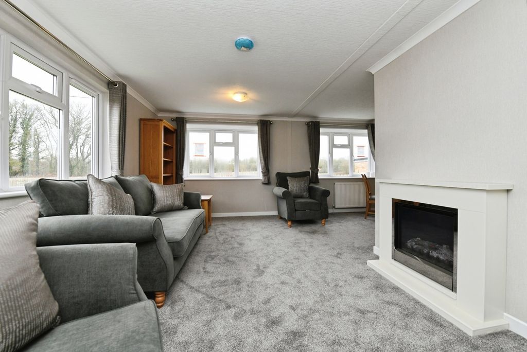 Property photo 2 of 15 Pbox-Img.Jpg