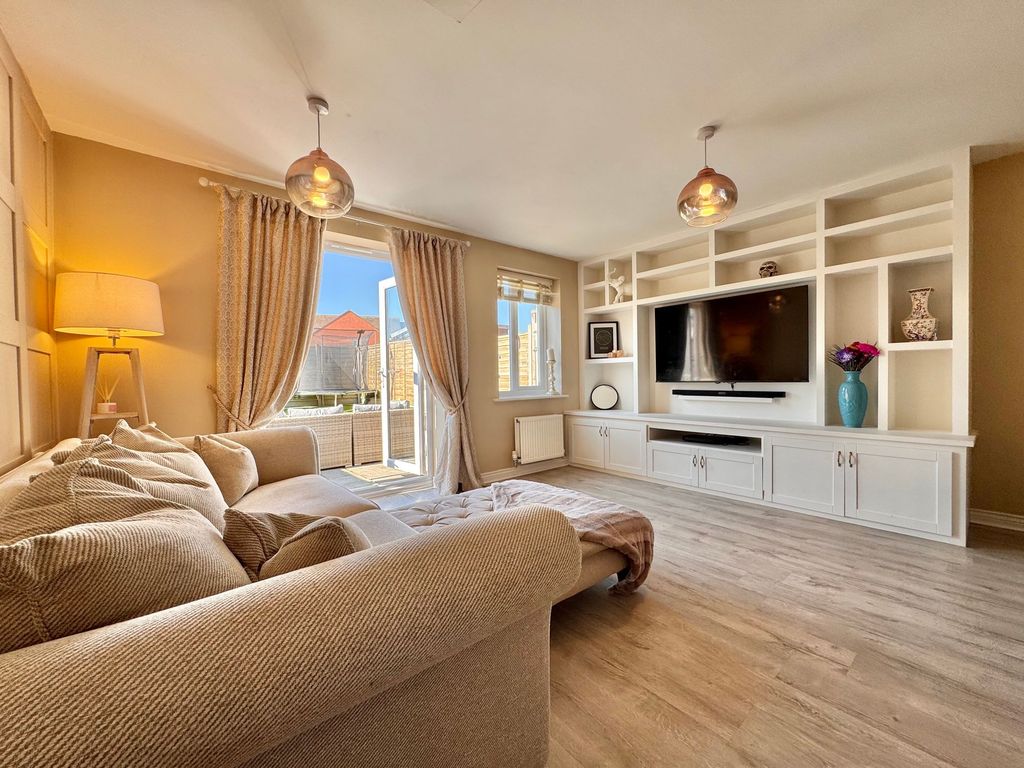 Property photo 2 of 32