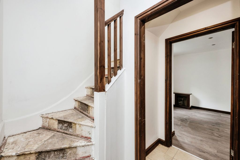 Property photo 2 of 19 Pbox-Img.Jpg