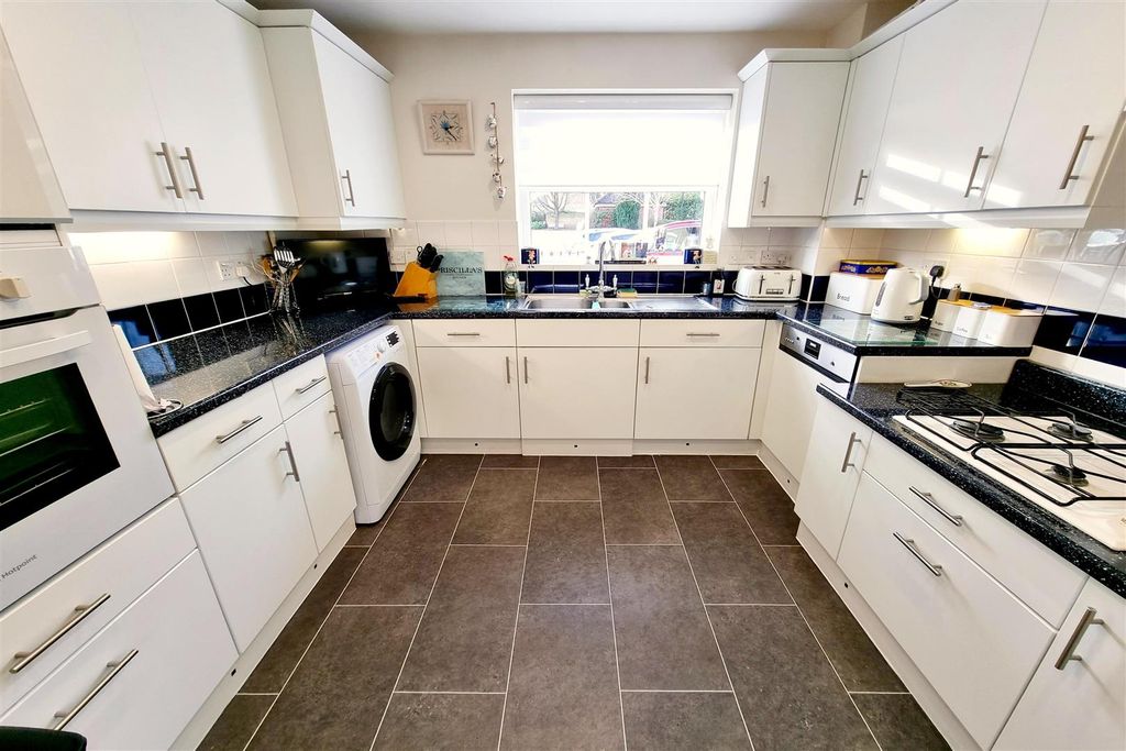 Property photo 3 of 15 Luxury Fitted Kitchen: