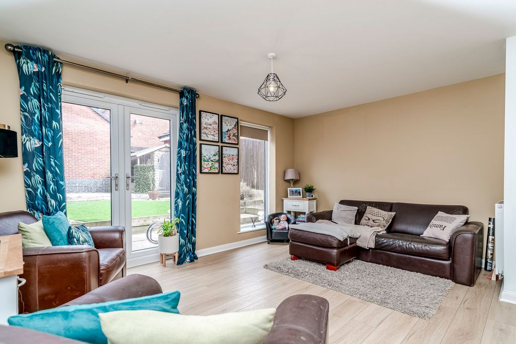 Property photo 2 of 31