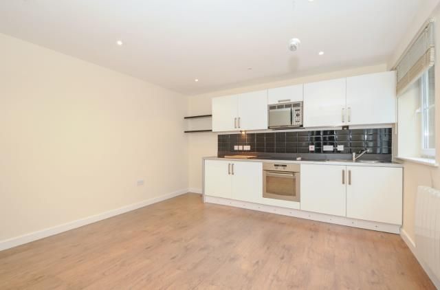 Property photo 3 of 9 Kitchen
