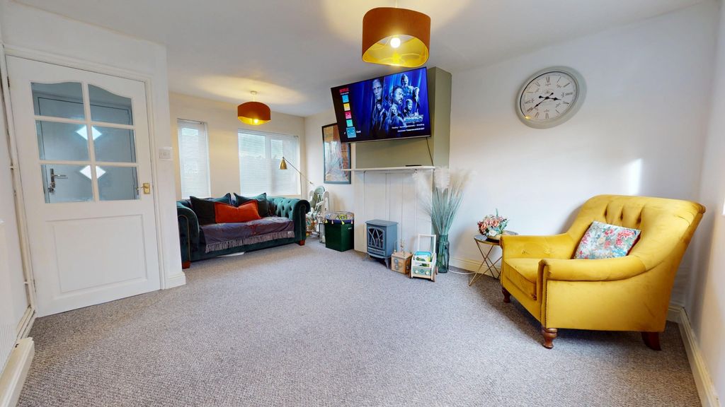 Property photo 2 of 17 4578101