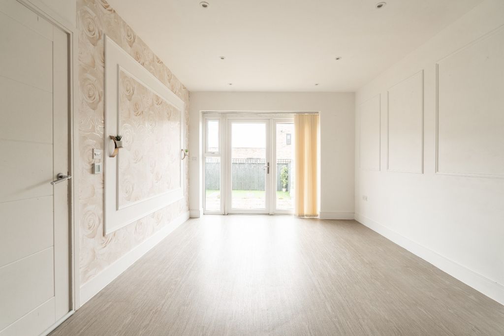 Property photo 3 of 33 4813203