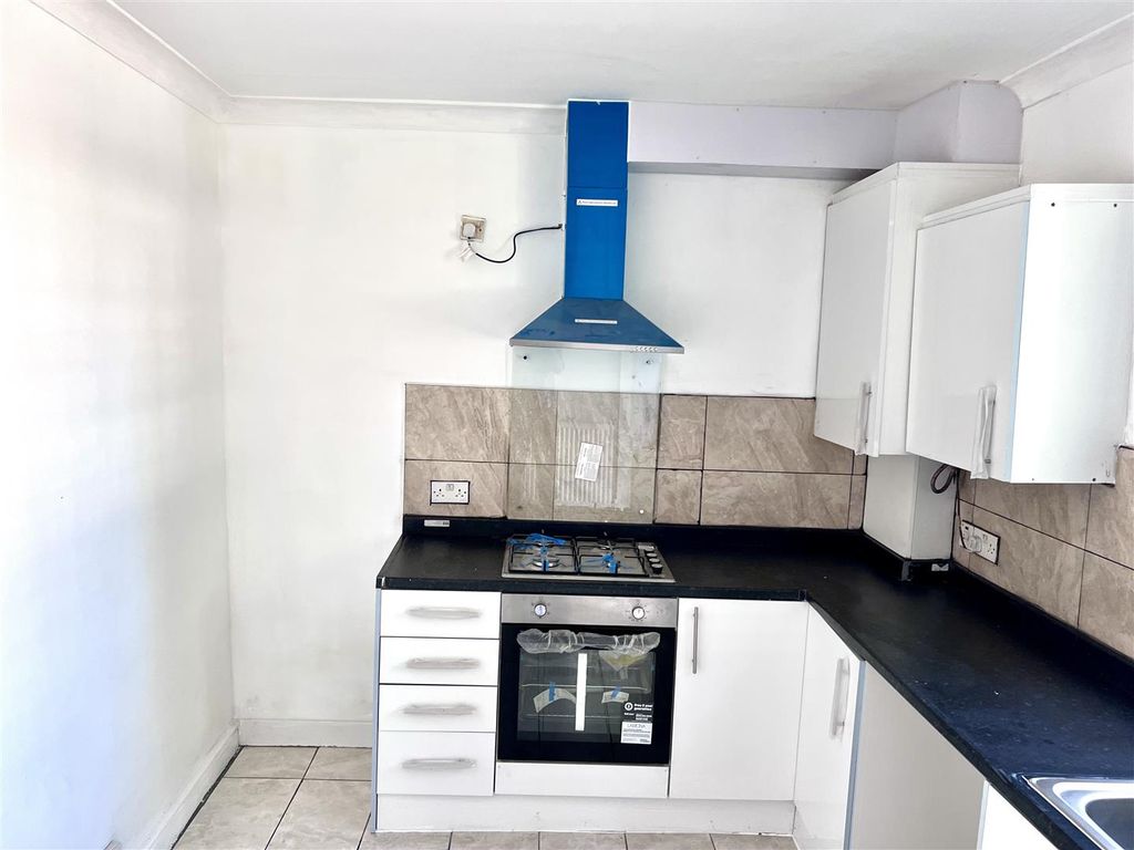 Property photo 3 of 16 Kitchens.Jpg