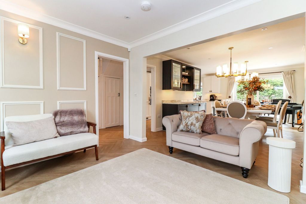 Property photo 2 of 40