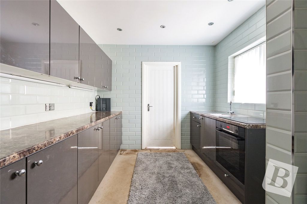 Property photo 3 of 15 Kitchen