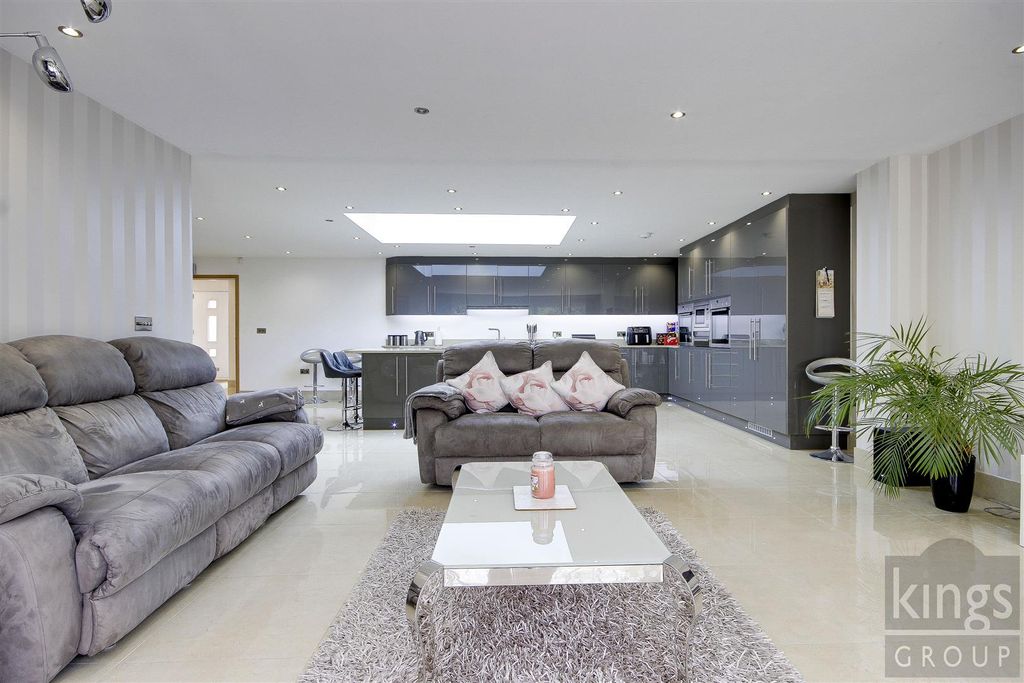 Property photo 2 of 36
