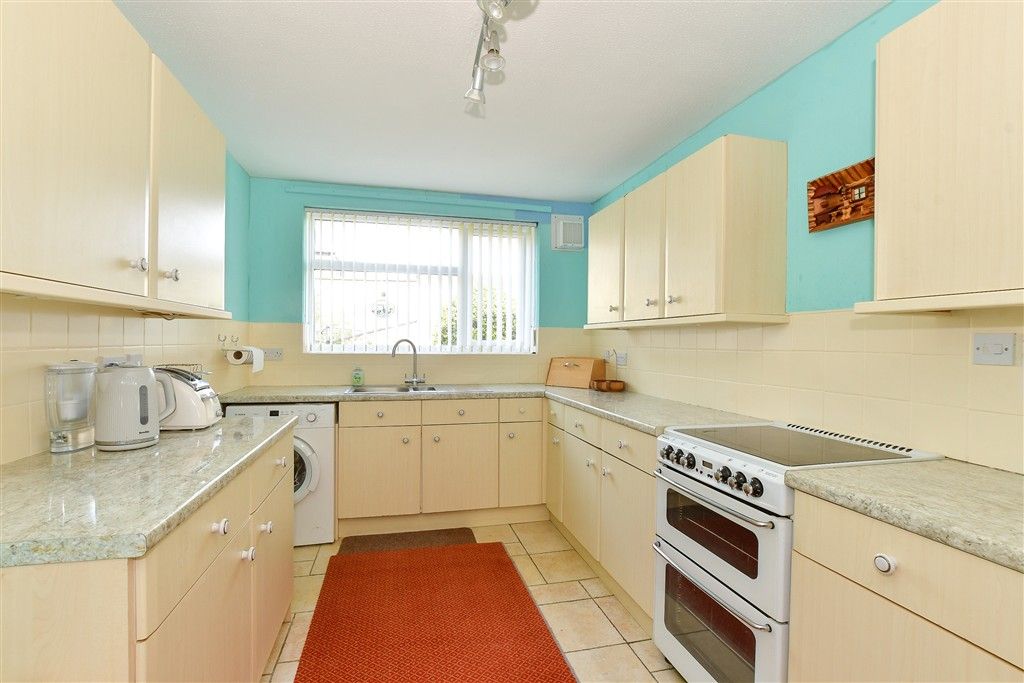 Property photo 3 of 9 Kitchen