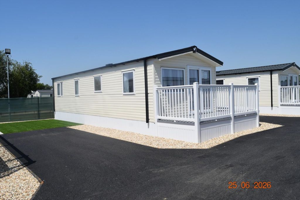 Property photo 1 of 9 4 Orchard Park