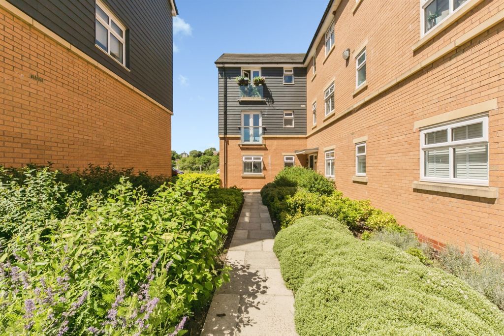 Property photo 2 of 18