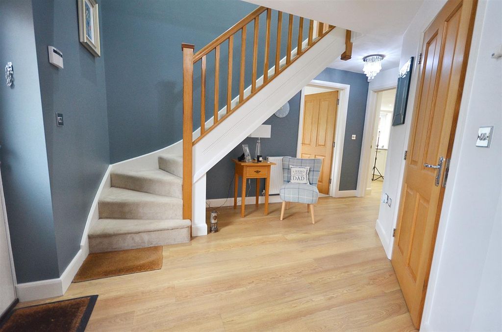 Property photo 2 of 30 Entrance Hall