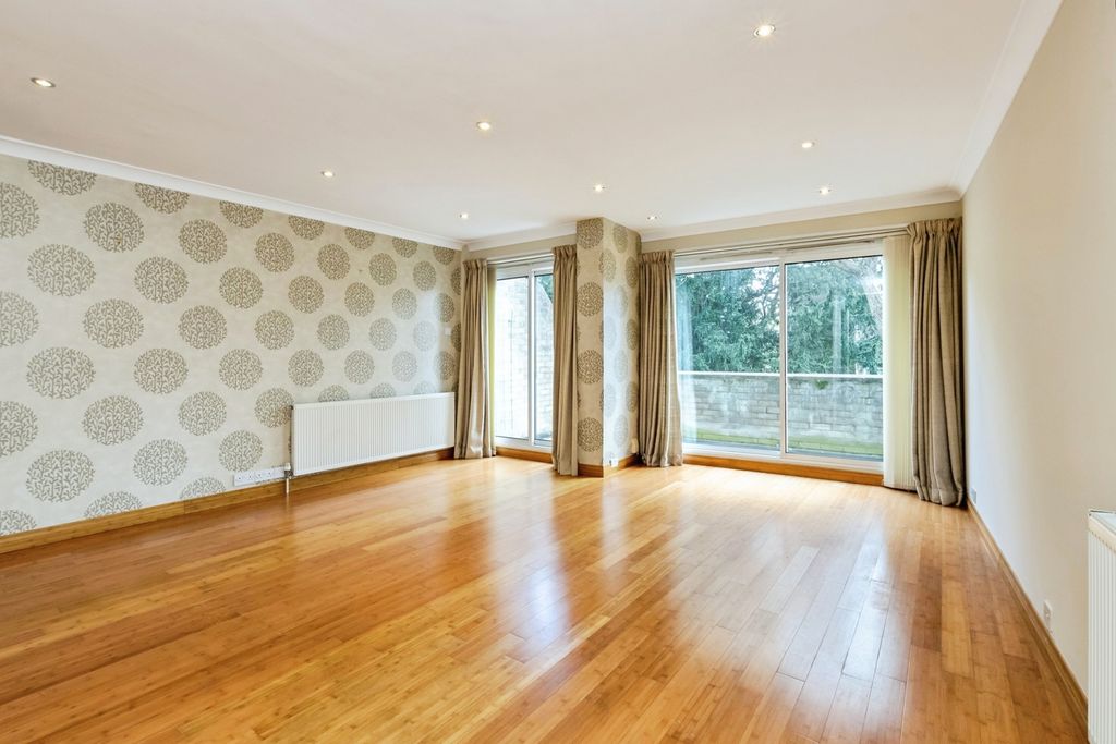 Property photo 2 of 16 Photo