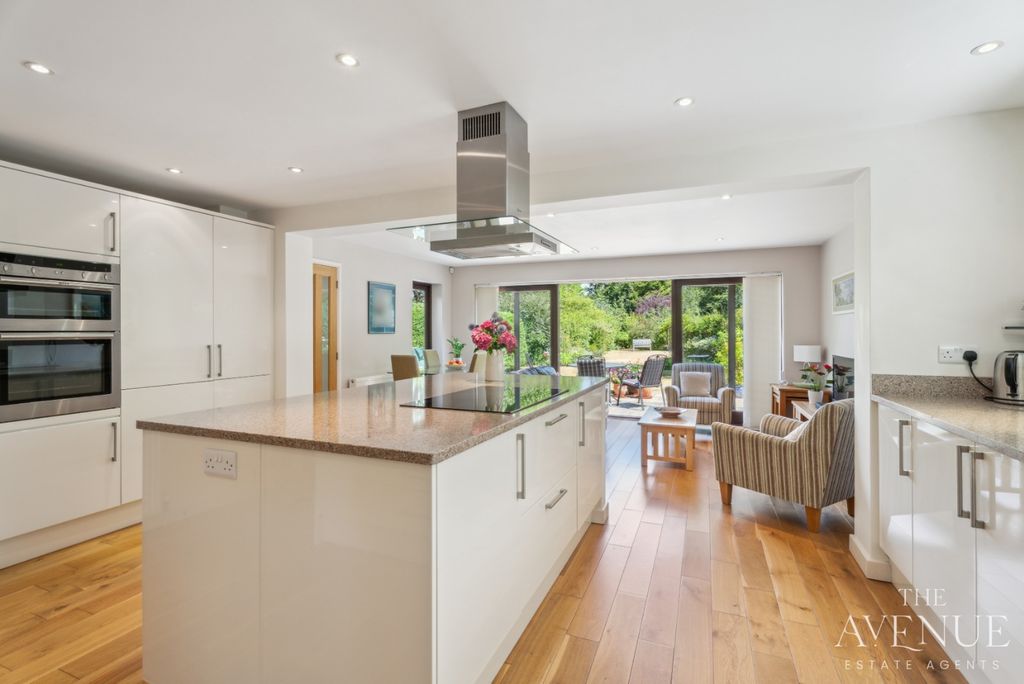 Property photo 2 of 19 4362336