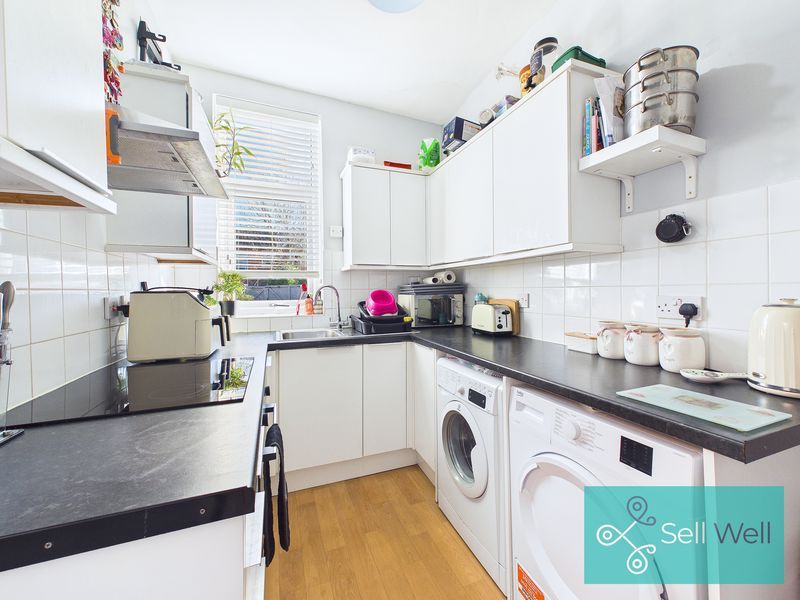 Property photo 3 of 18 Kitchen