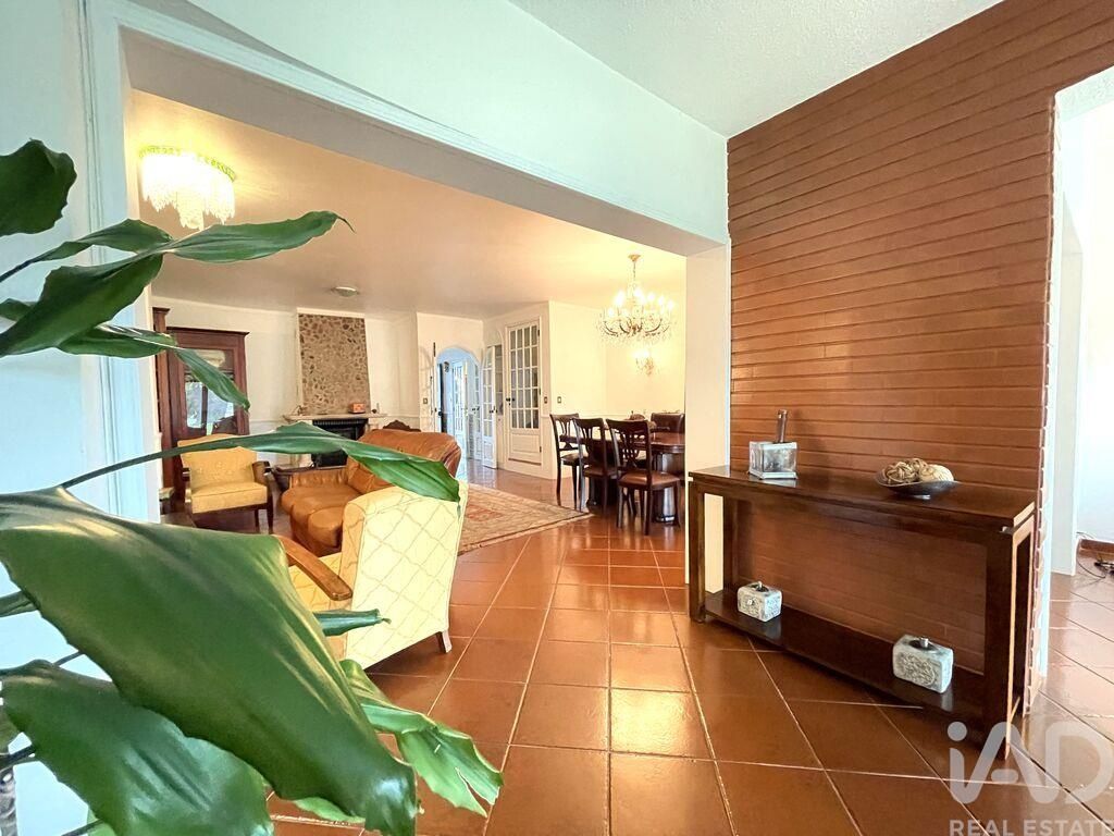 Property photo 1 of 37