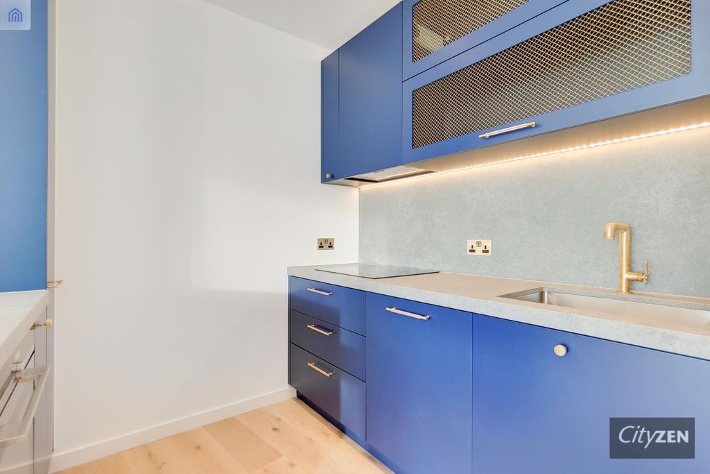 Property photo 3 of 12 Kitchen