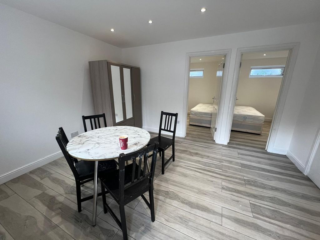 Property photo 2 of 7 Gallery