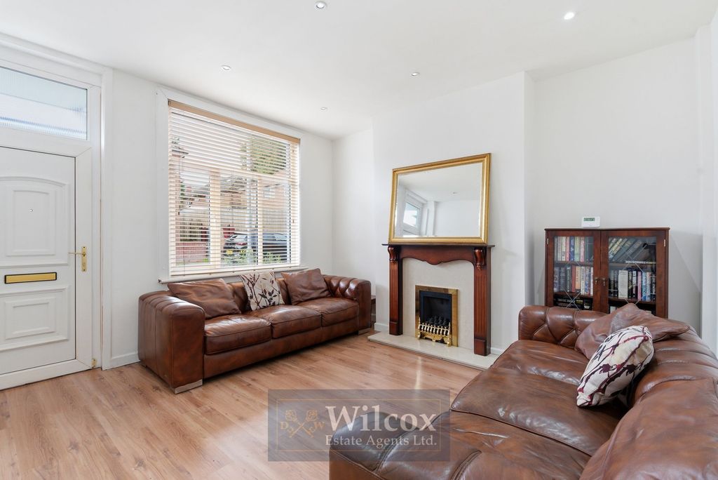 Property photo 2 of 18
