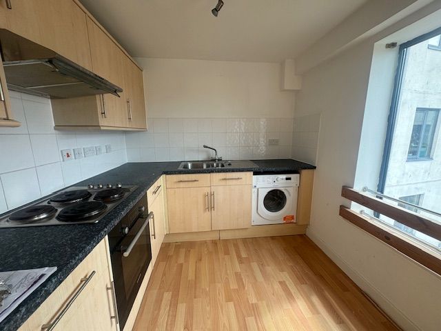 Property photo 3 of 7 Kitchen