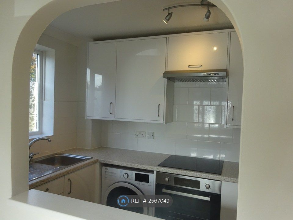 Property photo 2 of 9 Kitchen